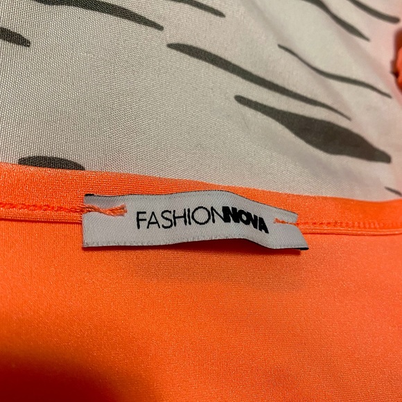 FASHION NOVA CROP TOP - Picture 2 of 2